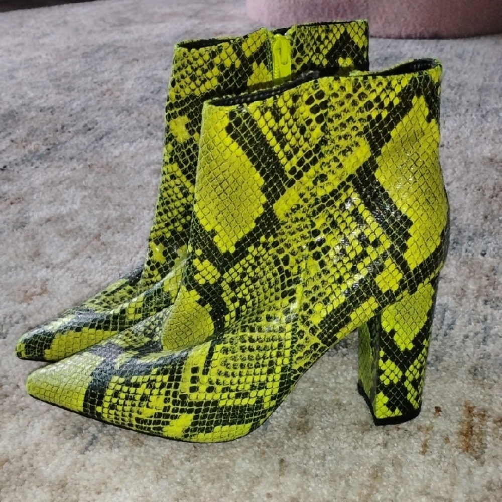 Green Boots size 7 Women's Rogue